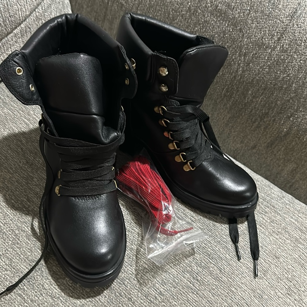 Steve Madden Galway Combat boots with Red shoe srtring